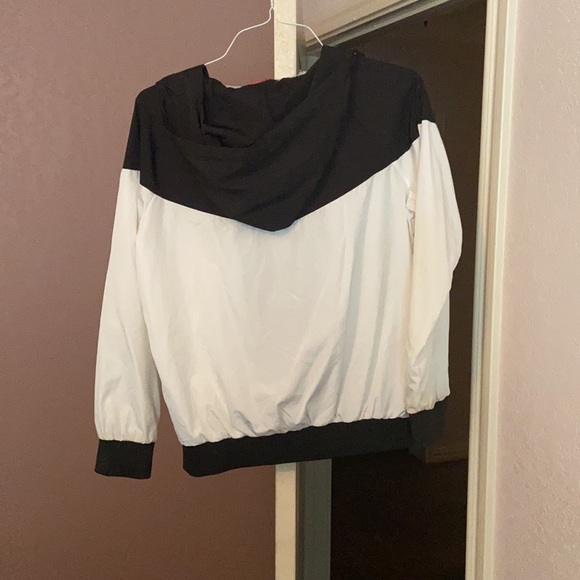 Nike Wind Jacket for Women - Picture 3 of 4